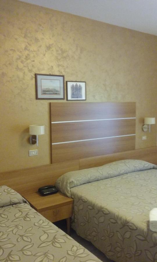 Hotel Prater Cesenatico Buitenkant foto