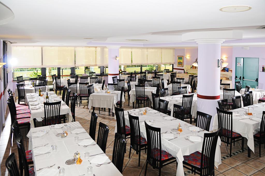 Hotel Prater Cesenatico Buitenkant foto