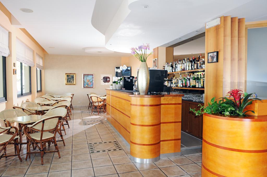 Hotel Prater Cesenatico Buitenkant foto