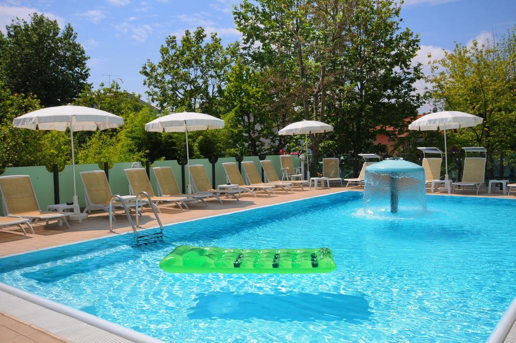 Hotel Prater Cesenatico Buitenkant foto