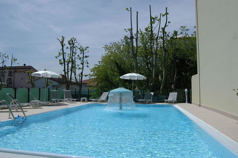 Hotel Prater Cesenatico Buitenkant foto