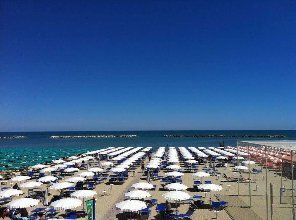 Hotel Prater Cesenatico Buitenkant foto